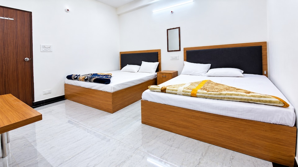 Spot On Vinamra Palace Home Stay, Godowlia, Varanasi