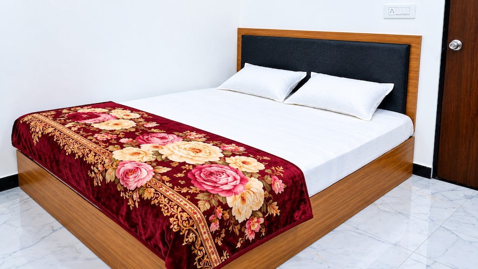Spot On Vinamra Palace Home Stay, Godowlia, Varanasi