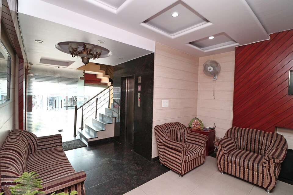 OYO 2824 Hotel Aroma Classic, Delhi Nainital Highway, Rudrapur
