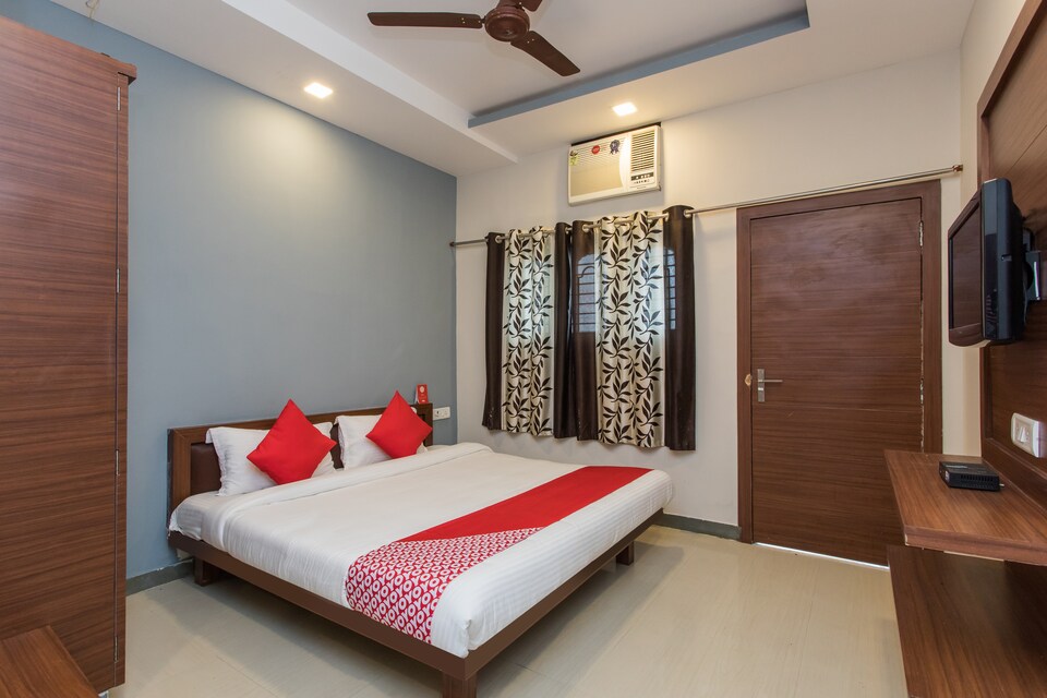 OYO 17161 Hotel Mahalaxmi, Mahakal Temple 1, Ujjain