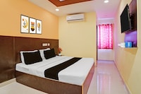 Hotel O Holliday Inn