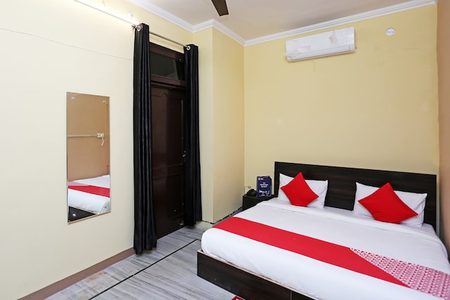 Hotel O Greenview Near Munshi Pulia Metro Station