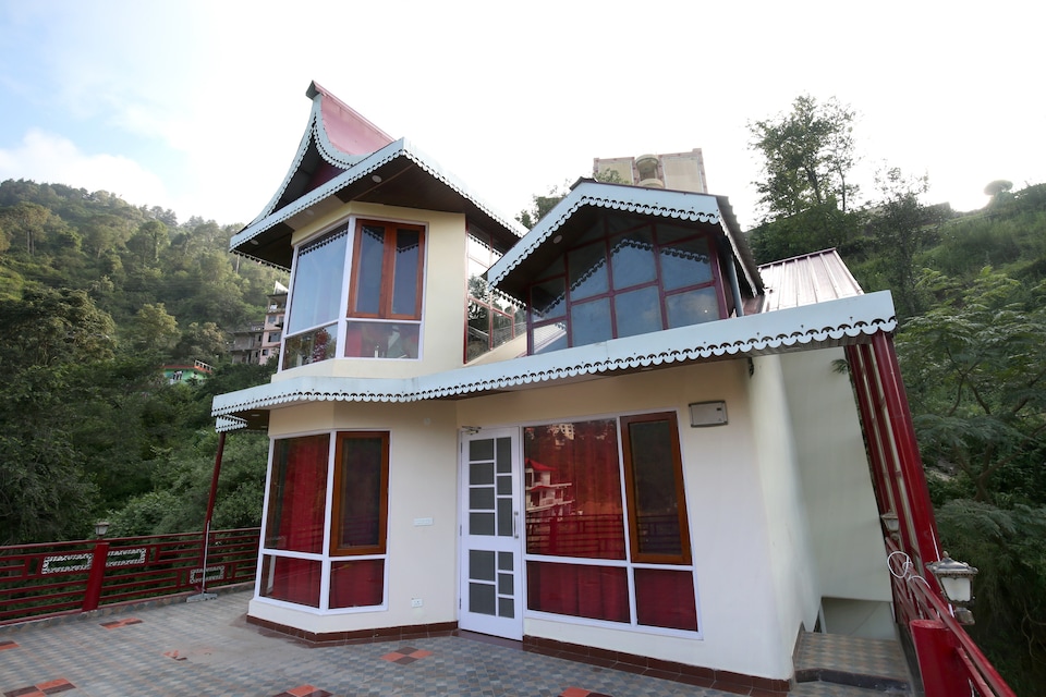 OYO Home 17174 Modern 2BHK Kumarhatti, Kasauli, Kasauli