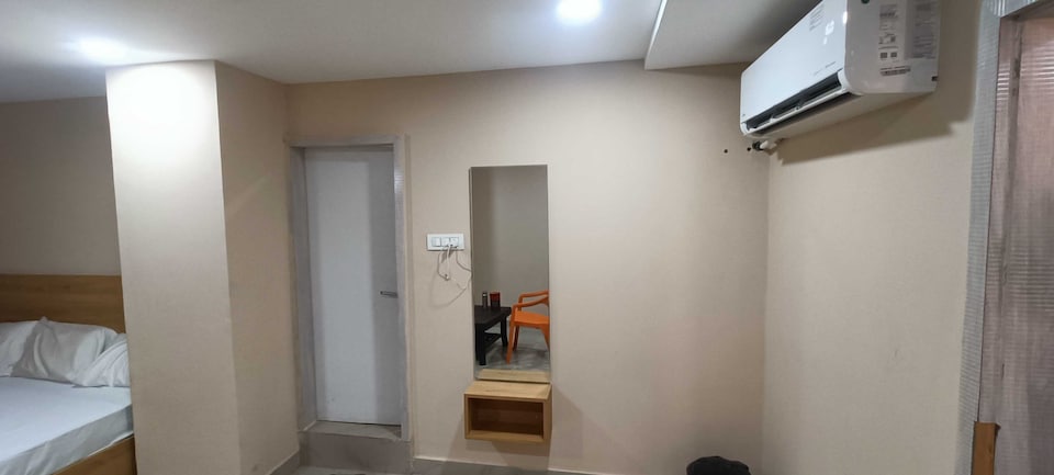 Hotel O Holiday Inn, Banjara Hills, Hyderabad