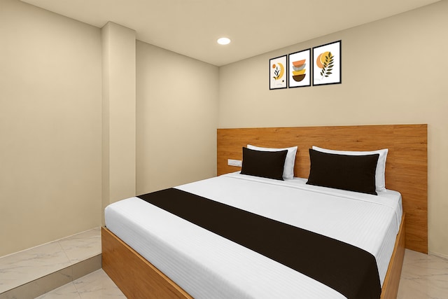 Hotel O Holiday Inn