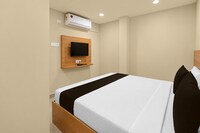 Hotel O Holiday Inn