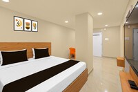 Hotel O Holiday Inn