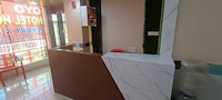 Hotel O Holiday Inn