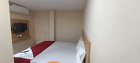 Hotel O Holiday Inn