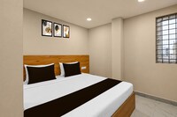 Hotel O Holiday Inn