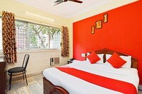 OYO Stay Inn 2 Near Western Express Highway Metro Station