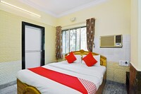 OYO Stay Inn 2 Near Western Express Highway Metro Station