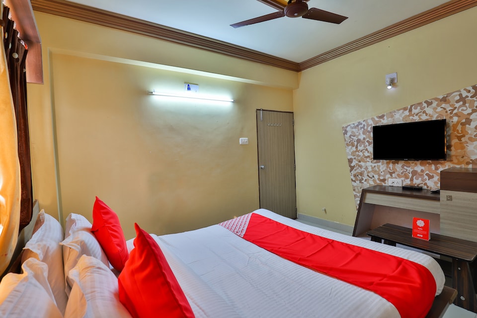 OYO 17205 Raj Palace, Dwarka, Dwarka