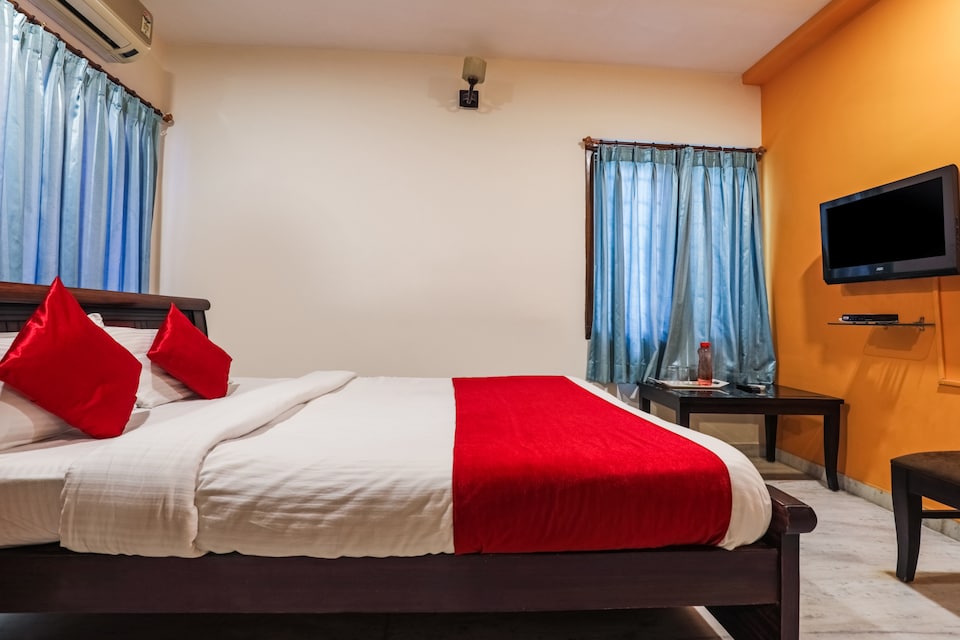 OYO Maanne Hospitality Services Near Alcazar Mall, Jubilee Hills, Hyderabad
