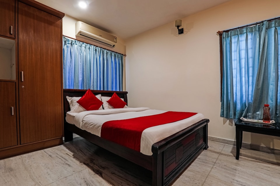 OYO Maanne Hospitality Services Near Alcazar Mall, Jubilee Hills, Hyderabad