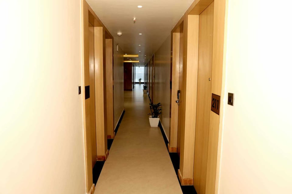 Hotel O Sampanna Inn, Godowlia, Varanasi