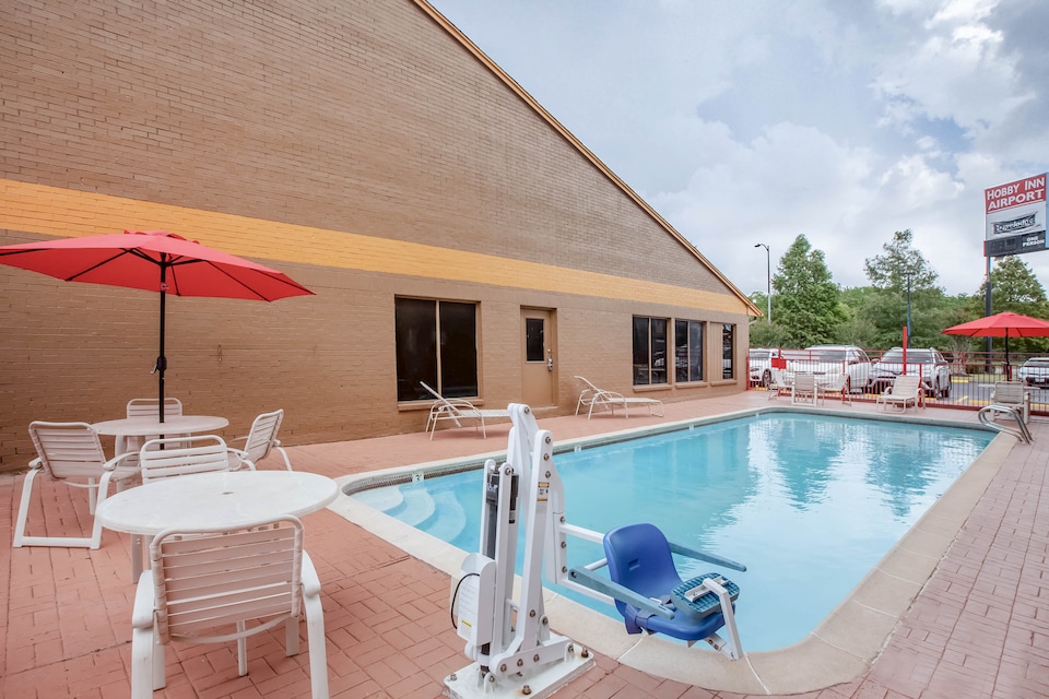 Motel 6 Houston, TX – Hobby Airport, C77047, Houston