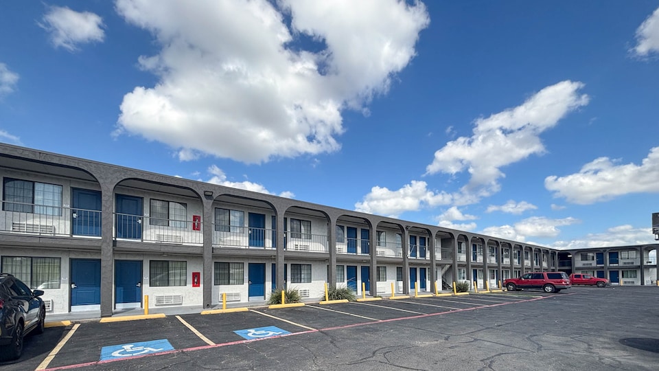 Motel 6 Dallas, TX – East / Fairpark, C75204, Dallas