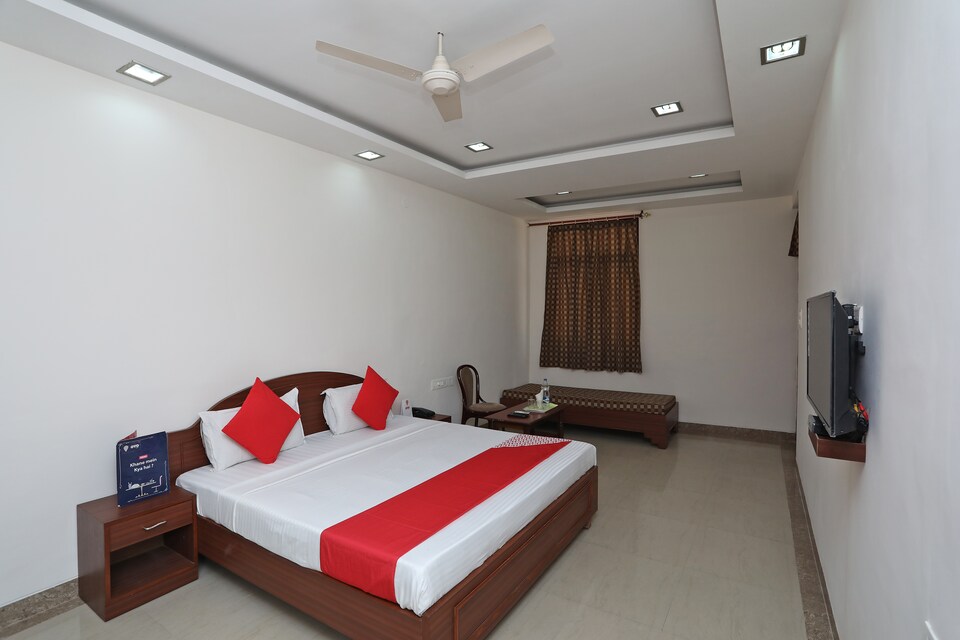 OYO 17219 Raghubar Kripa, Aliganj Lucknow, Lucknow