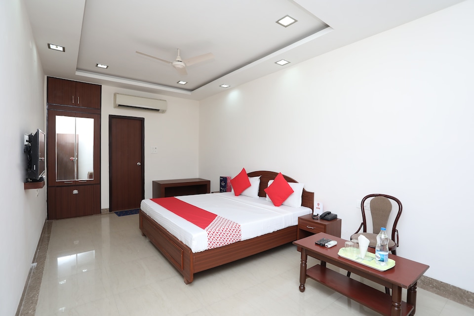 OYO 17219 Raghubar Kripa, Aliganj Lucknow, Lucknow