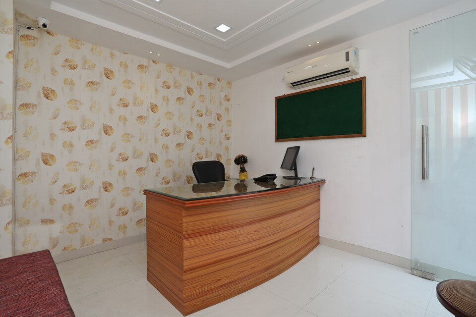 OYO 17219 Raghubar Kripa, Aliganj Lucknow, Lucknow