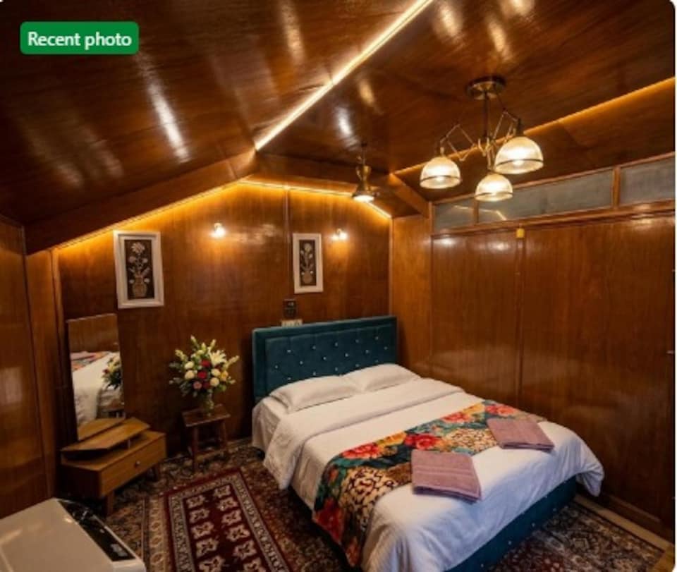 SPOT ON Zaan, Lal chowk, Srinagar