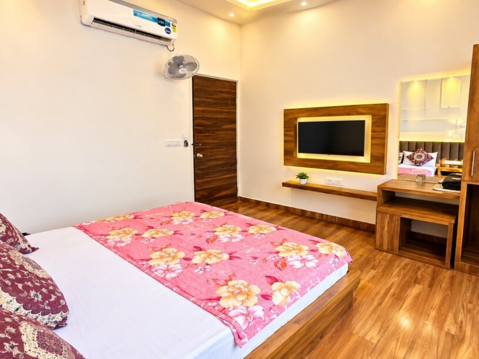 Hotel O Grand Park, Queens Road Amritsar, Amritsar
