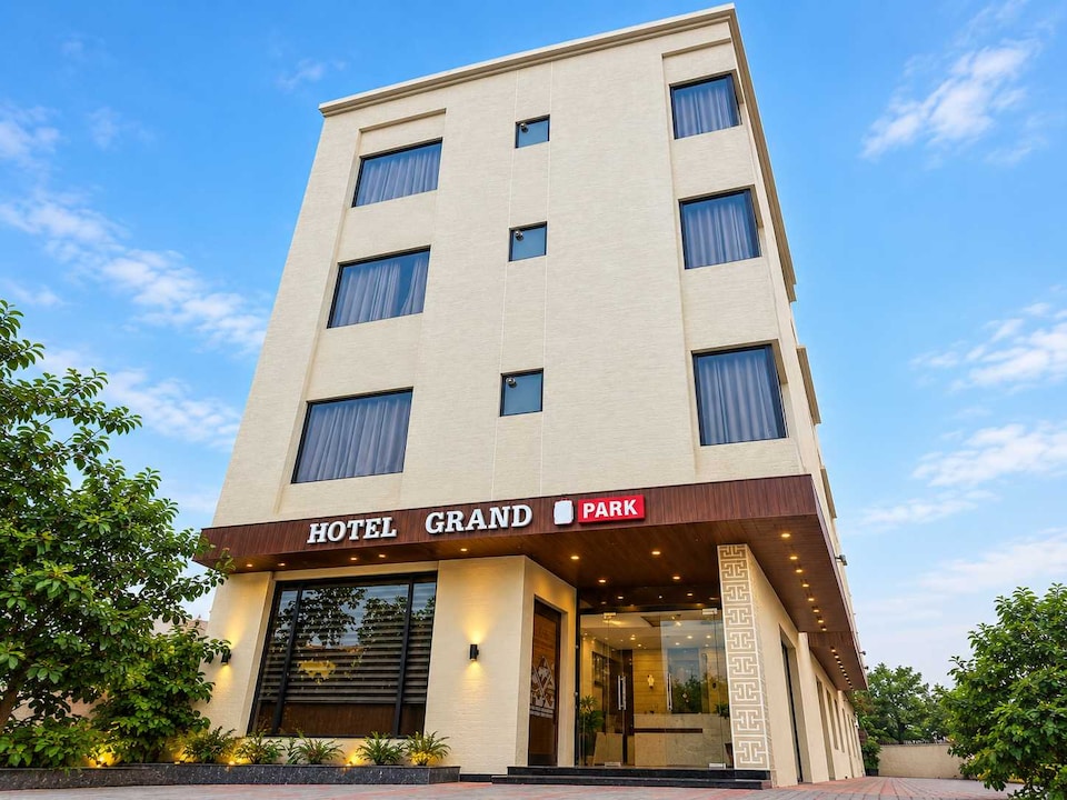Hotel O Grand Park, Queens Road Amritsar, Amritsar