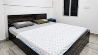 Spot On  Mista Guest House