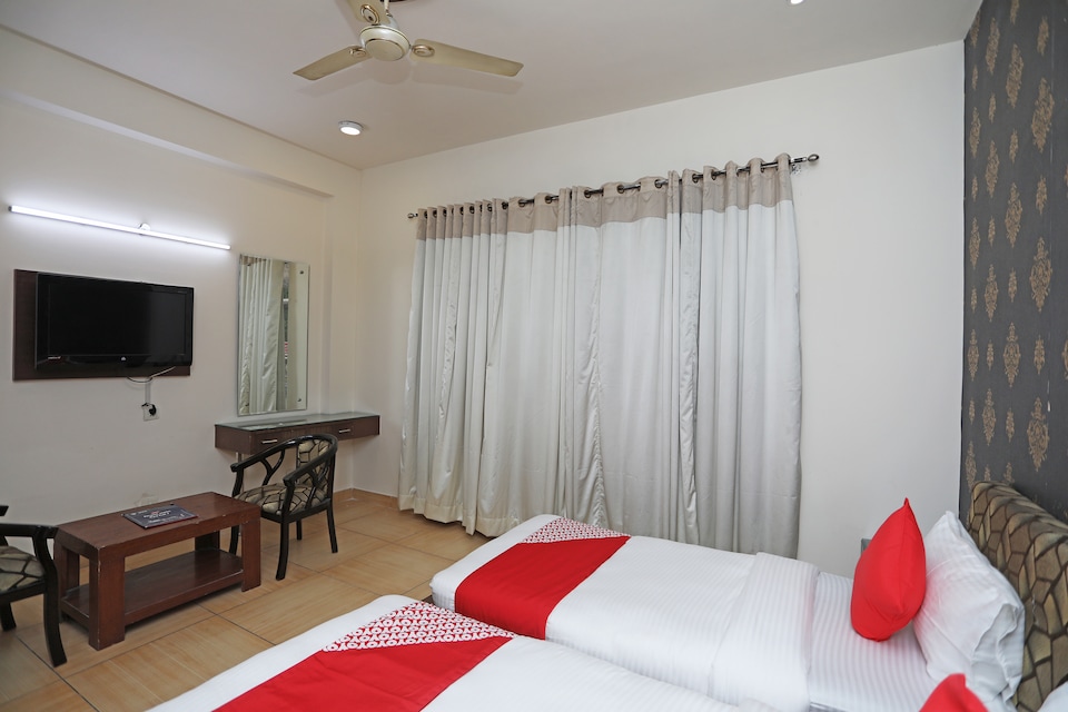 OYO Sunset Residency Near Appu Ghar, Medanta, Gurgaon