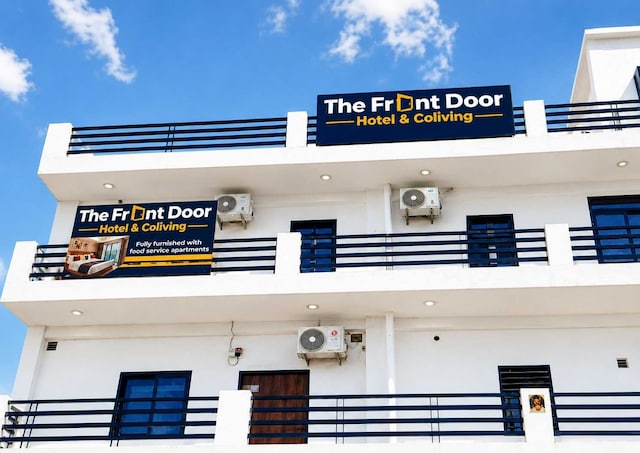 Hotel O the Front Door