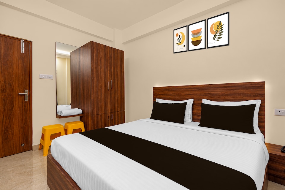 Collection O Gajapati Premium , Chandrasekharpur, Bhubaneswar