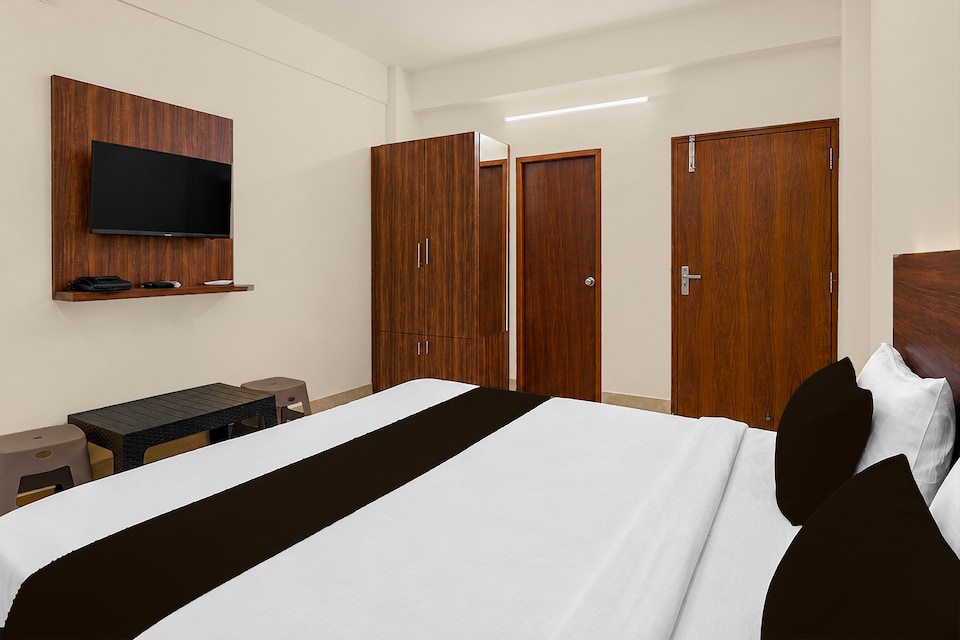Collection O Gajapati Premium , Chandrasekharpur, Bhubaneswar