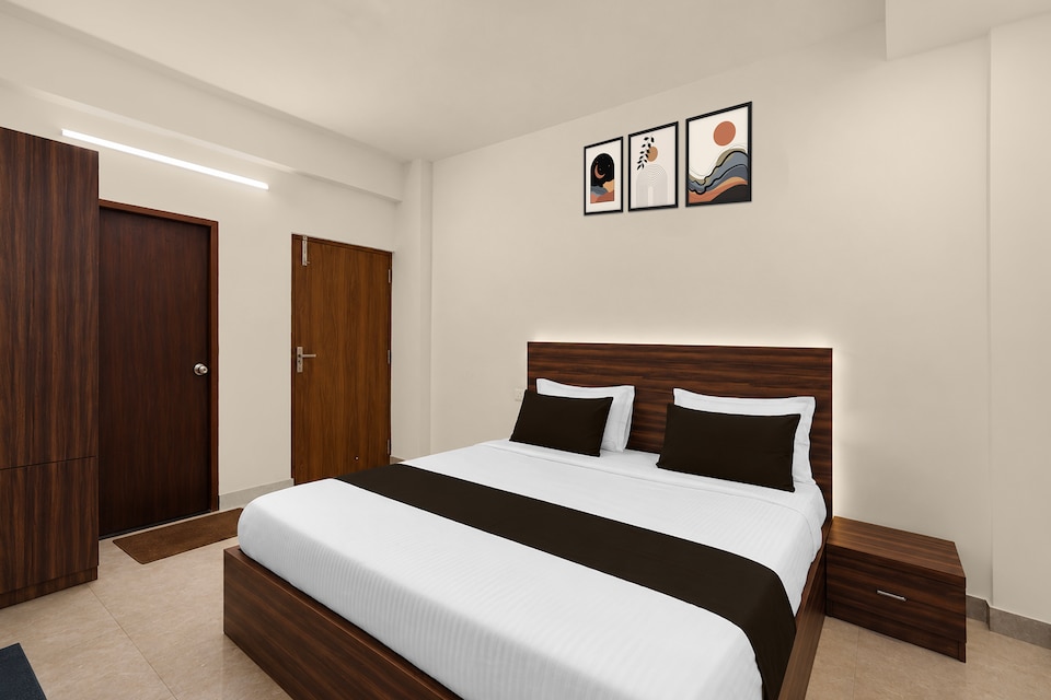 Collection O Gajapati Premium , Chandrasekharpur, Bhubaneswar