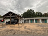 The Grand Motel Inn And Suites Reform AL