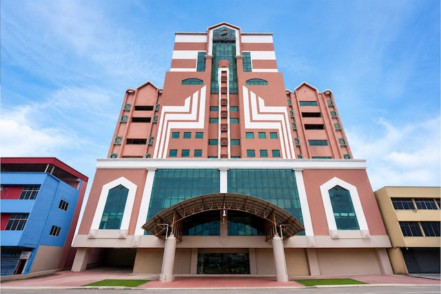 Dancenter Kota Tinggi Mayres Hotel