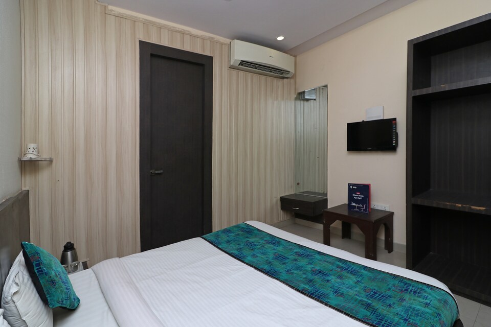 OYO 2839 Hotel Ganga Palace, SBI Chauraha Mathura, Mathura