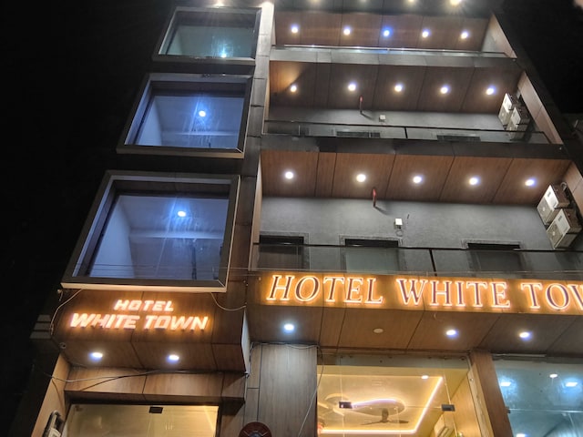 Hotel O White Town 