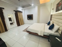 Hotel O White Town 