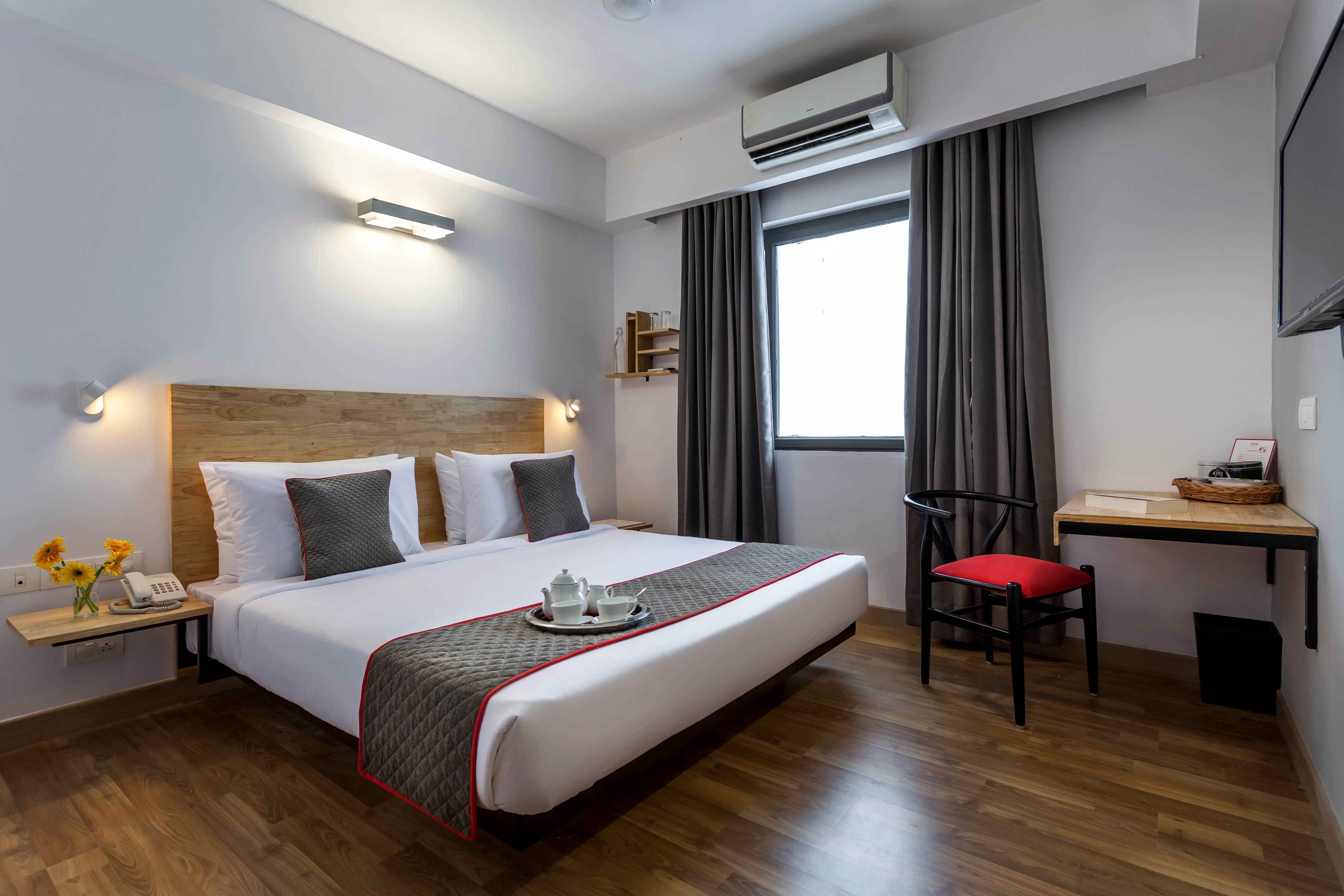 Hotels with Bar Lucknow     1400 night