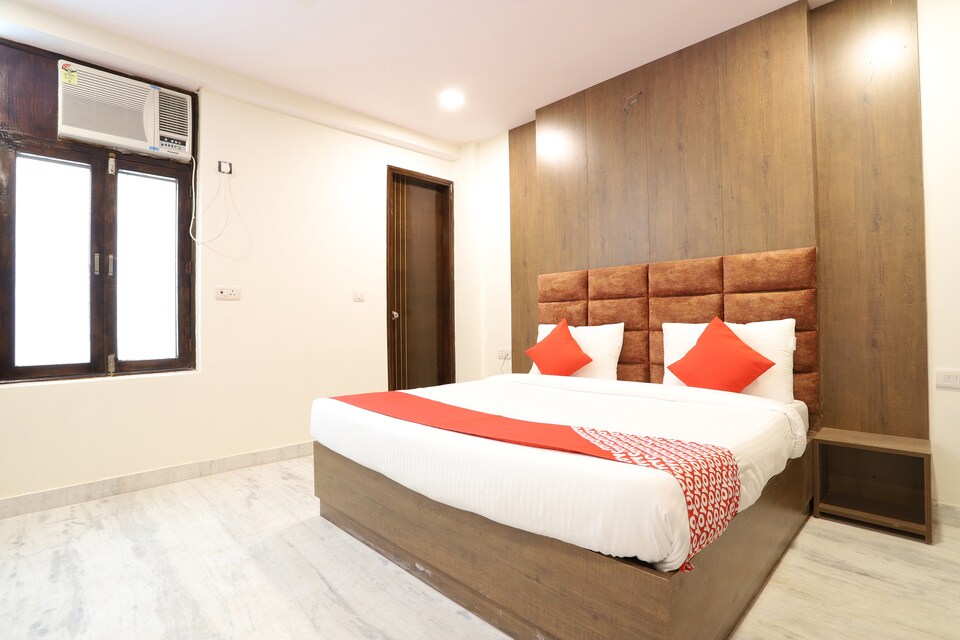 Flagship 17348 Swami Shraddhanand College, North Delhi, Delhi