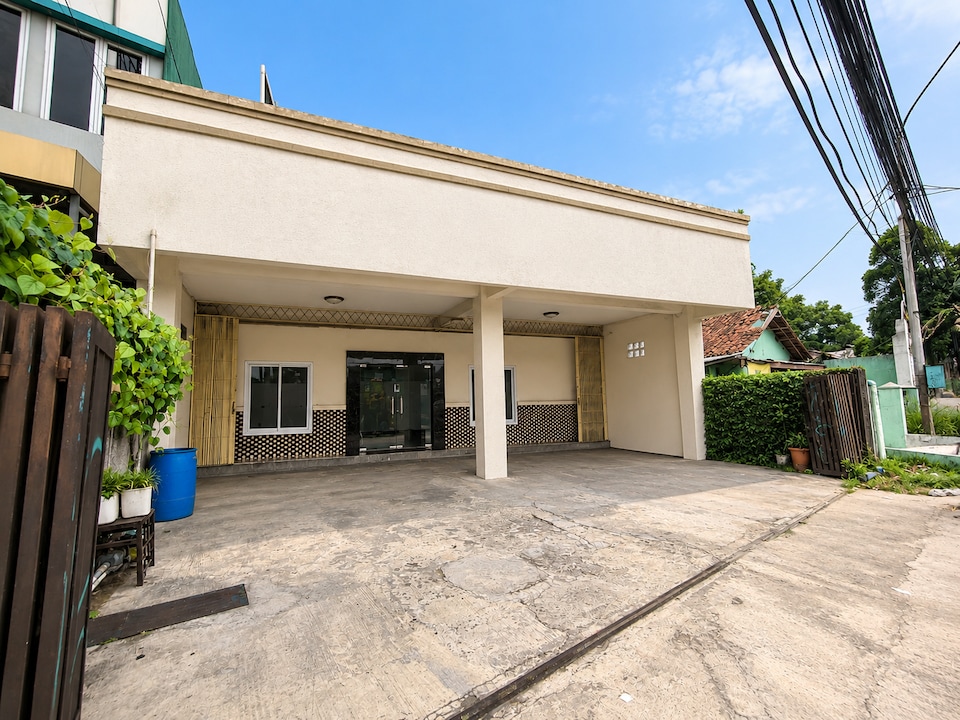 Hotel O near Kampung Durian Rancamaya formerly Bogor Studiotel, Puncak Bogor, Bogor