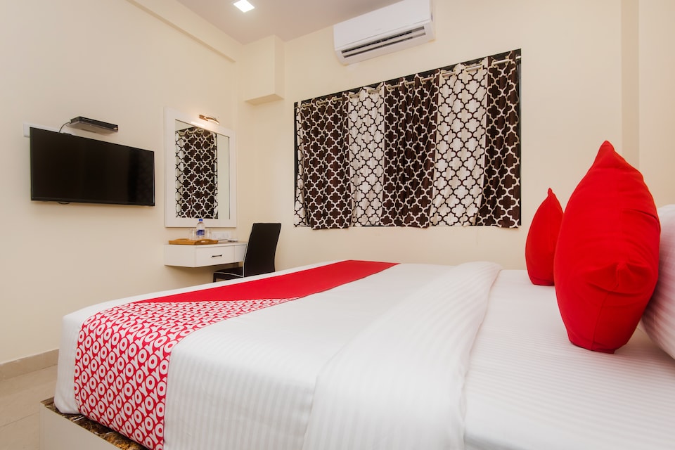 OYO 17371 Platinum Inn, Mumbai-Vashi-Turbhe-Sanpada, Mumbai