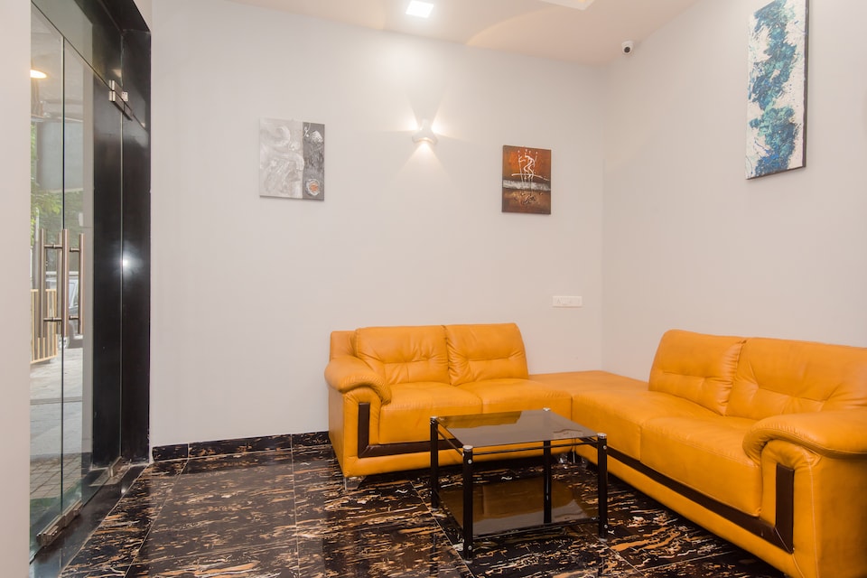 OYO 17371 Platinum Inn, Mumbai-Vashi-Turbhe-Sanpada, Mumbai