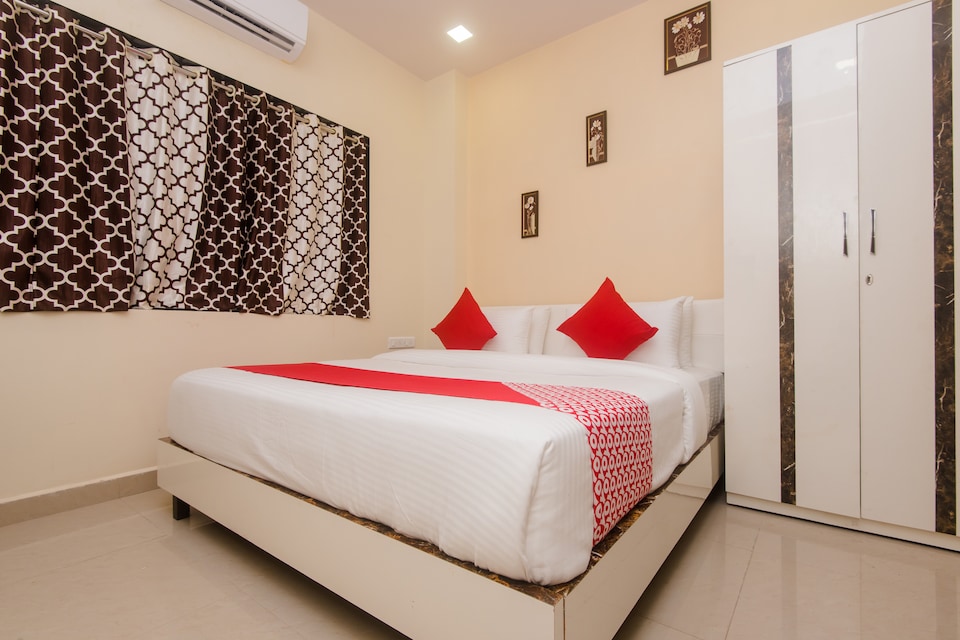 OYO 17371 Platinum Inn, Mumbai-Vashi-Turbhe-Sanpada, Mumbai