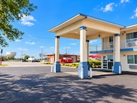 Travelers Inn Topeka Boulevard I-470