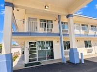 Travelers Inn Topeka Boulevard I-470