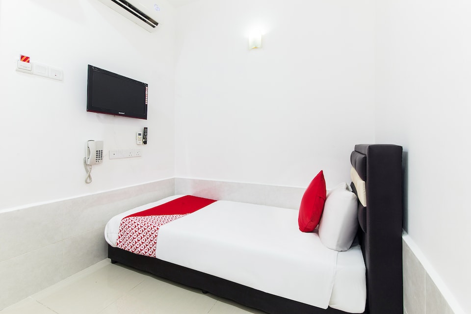 OYO 414 Adiff Palace Hotel  Sepang From RM50