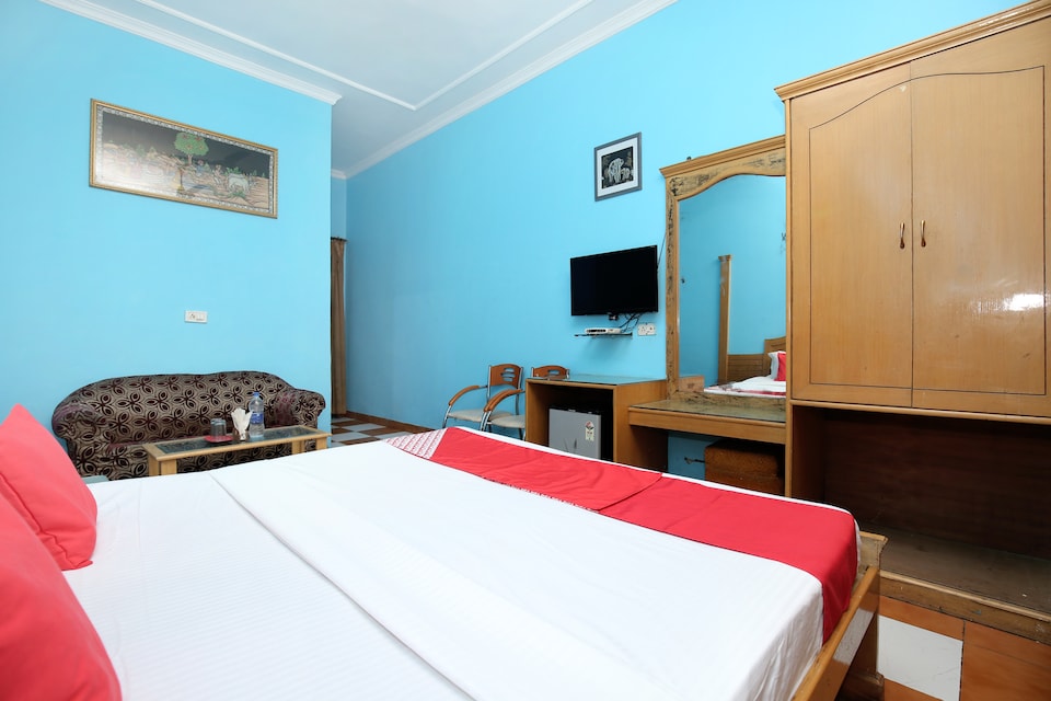 OYO Gulshah Hotel, Sodal Mandir Jalandhar, Jalandhar