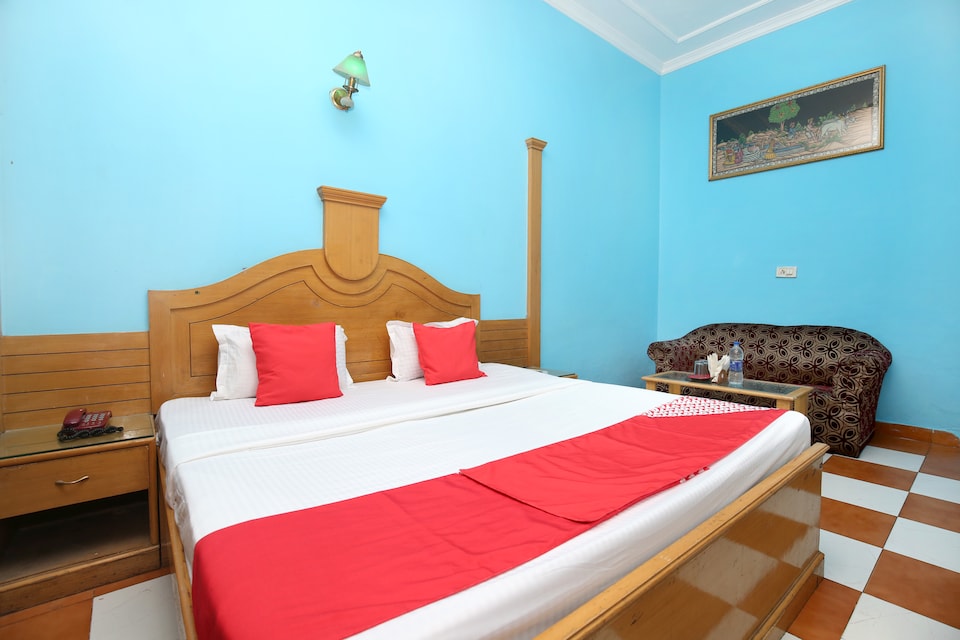 OYO Gulshah Hotel, Sodal Mandir Jalandhar, Jalandhar